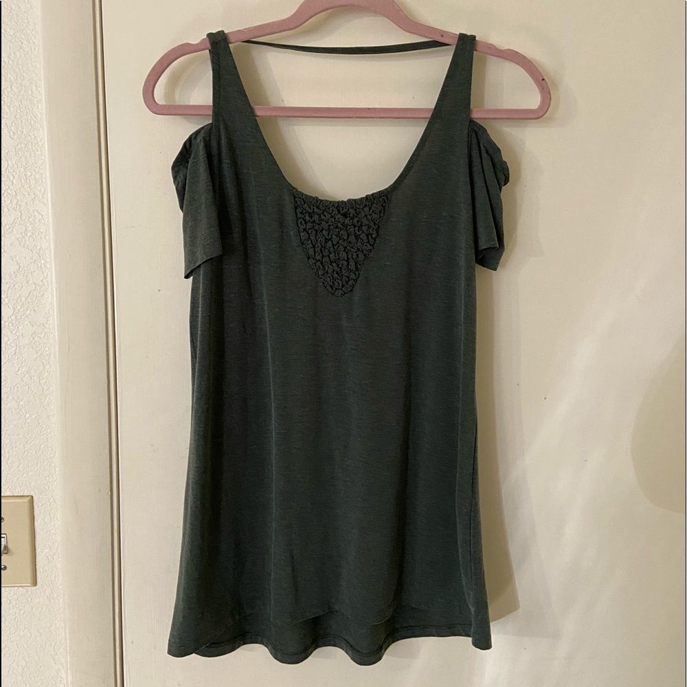 Nanette lepore cold shoulder blouse size XS